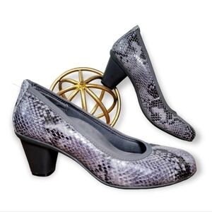 Vionic Gray Snakeskin Print Round Toe Pumps Heels Size 6.5